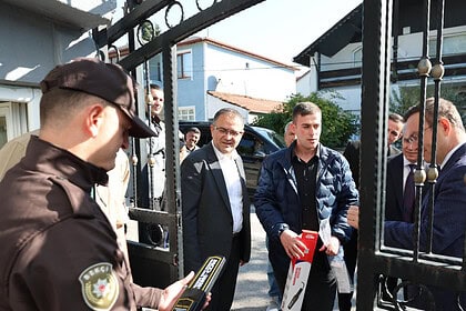 Derince Belediyesi'nden Eğitime Güvenlik Desteği: 55 Okula Dedektör Dağıtıldı!