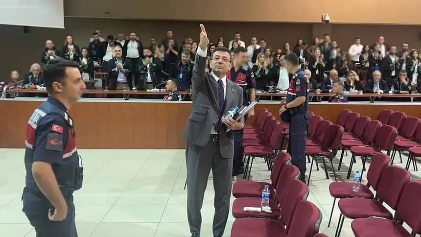 İmamoğlu'nun Yargılandığı İBB Davasında Yeni Soruşturma! Duruşma Görüntüleri İncelemede!