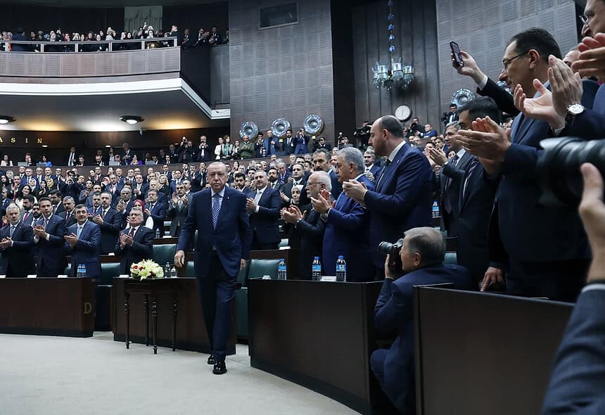 Cumhurbaşkanı Erdoğan'dan AK Parti Grup Toplantısında Sert Mesajlar: "Kardeşliğimizden Ellerinizi Çekin!"