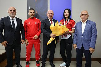 İtalya’da Bayrağımızı Dalgalandıran Şampiyon Sporcuya Darıca Meclisi’nden Anlamlı Jest!