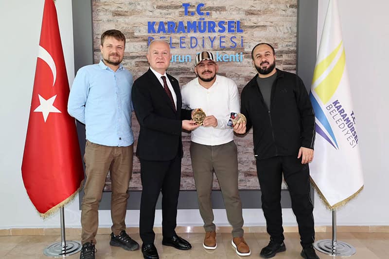 Başkan Çalık, Grappling Şampiyonu Mammadov'u Belediyede Konuk Etti!