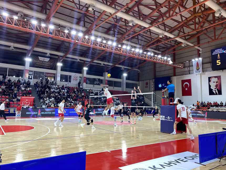 Gebze Belediyespor Efeler Ligi'ne Galibiyetle Başladı: Onikişubat'ı Deplasmanda 3-1 Mağlup Etti!