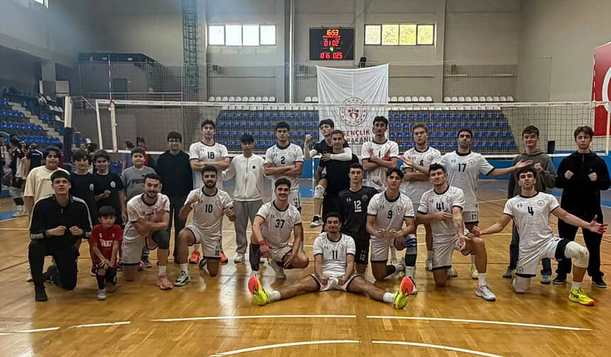 Gölcük Belediyespor Voleybolda 4’te 4 Yaptı: Erenler Anadolu SK’yı 3-1 Mağlup Etti!