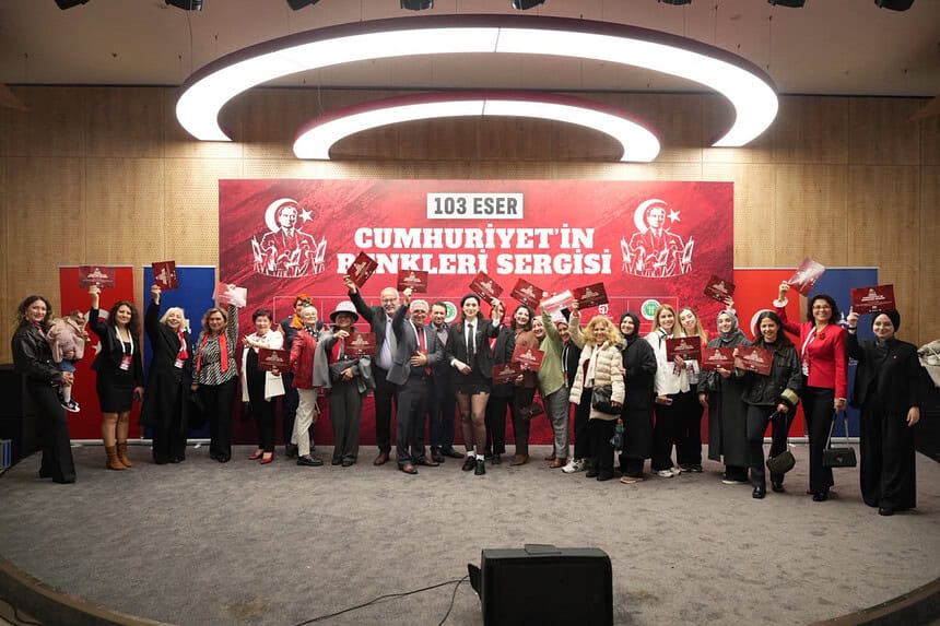Her Renkte Cumhuriyet, Her Eserde Bağımsızlık