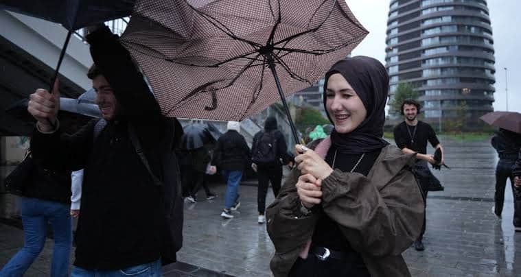 İstanbul’da Olumsuz Hava Şartları Nedeniyle Okullar Tatil Edildi