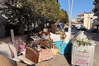 İzmit Bağdat Caddesi’nde Akılalmaz Görüntü: 2 Yıldır Her 10 Günde Bir Aynı Çile!