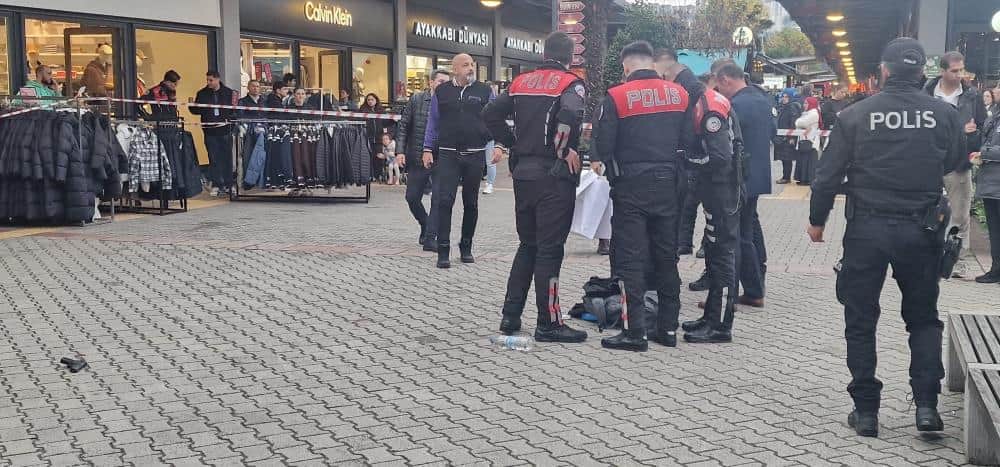 İzmit’te AVM’de Silahı Ateş Alınca Kendini Vurdu