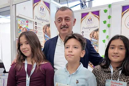 Okuma Tutkusunu Yazarlığa Taşıyan 10 Yaşındaki İkiz Kardeşler Kitap Fuarı'na Damga Vurdu!