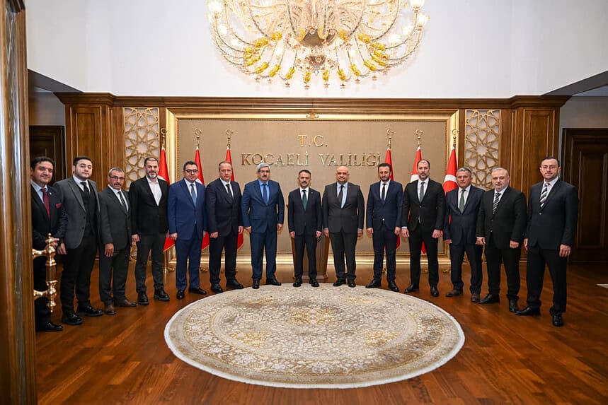 KOTO Başkanı Necmi Bulut Ve Meclis Başkanı Hüseyin Gezer Kocaeli Valisi Aktaş'ı Ziyaret Etti!