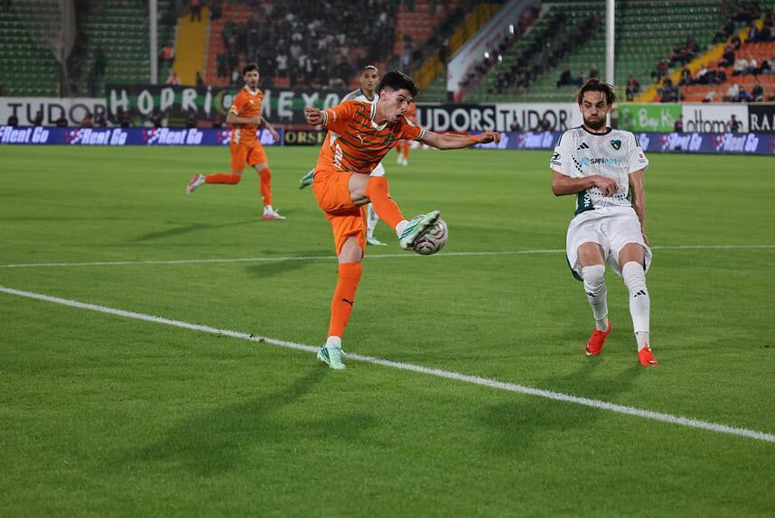 Kocaelispor Deplasmanda Hata Yapmadı Alanyaspor Engelini 2-1'lik Skorla Geçti