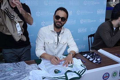 Kitap Fuarında Şölen Havası: Selçuk İnan Ve Kocaelisporlu Futbolcular Taraftarla Buluştu!