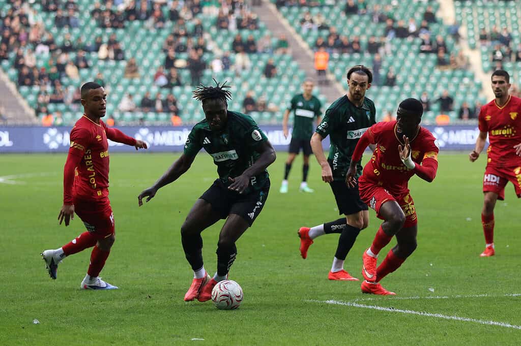 Trendyol Süper Lig: Kocaelispor 1 - 2 Göztepe (Maç Sonucu)
