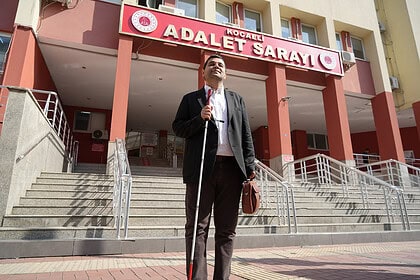 Görme Engelli Avukat Kocaeli Barosu Başkanlığına Aday Oldu: Şiddete Karşı Siyah Kod Projesi!