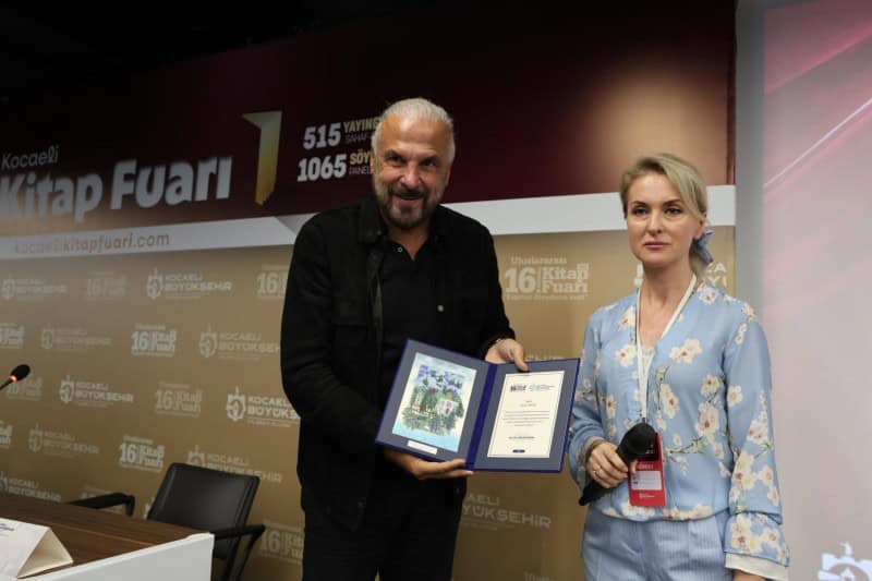 Mete Yarar 16. Kocaeli Kitap Fuarı'nda Konuştu: "Bugün Gelinen Nokta Türkiye'yi Savaştan Koruyor"