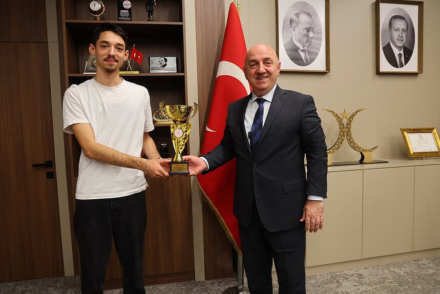 Darıca'da Gururlandıran Tablo: Şampiyon Sporcuları Başkan Muzaffer Bıyık Ağırladı!