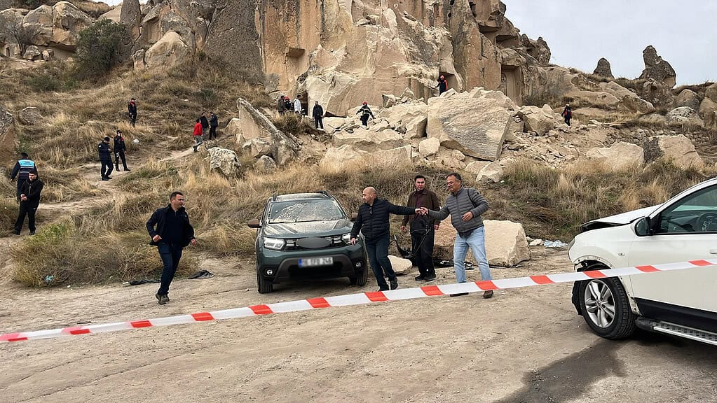 Nevşehir Göreme'de Peribacası Çöktü: Ölü Ve Yaralılar Var!