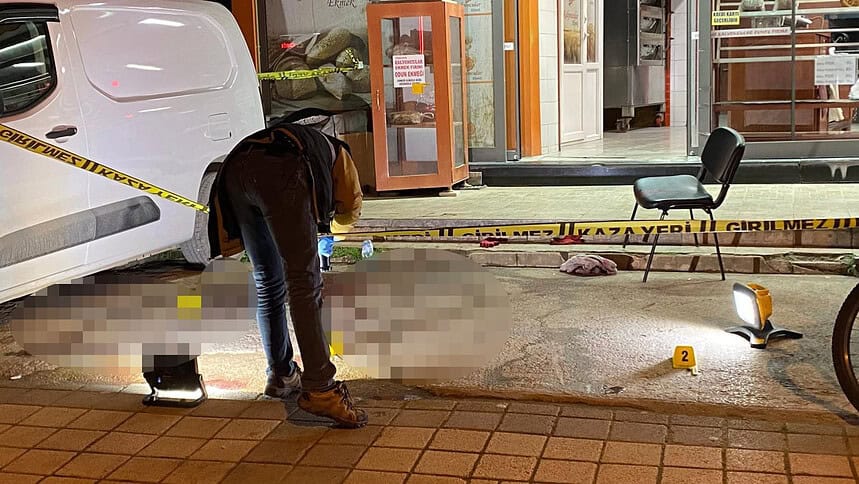 İzmit Yeşilova'da Pide Sırasındaki Silahlı Saldırı Davası Başladı: "Aracın arkasına saklanıp pusu kurmuş"