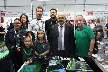 Kocaeli Kitap Fuarı'nda Yeşil-Siyah Rüzgarı: Recep Durul Ziyaretçilerle Buluştu!