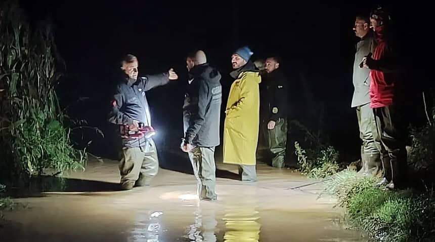 İstanbul-Kocaeli Sınırında Sel Faciası! Otomobil Sürüklendi, 2 Kişi Kayıp!