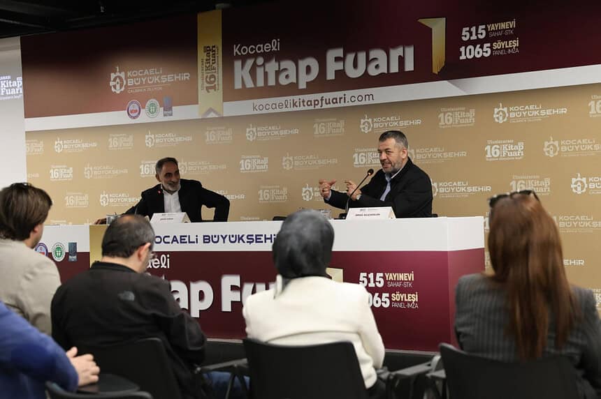 Başkan Tahir Büyükakın'ın "Soyut Vatan" Kavramı Kitaplaştı: Kocaeli Kitap Fuarı'nda Lansman!