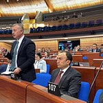 Avrupa Konseyi Genel Kurulu'nda Tansiyon Yükseldi: Kocaeli Büyükşehir Başkanı Büyükakın'dan Tarihi Çıkış!