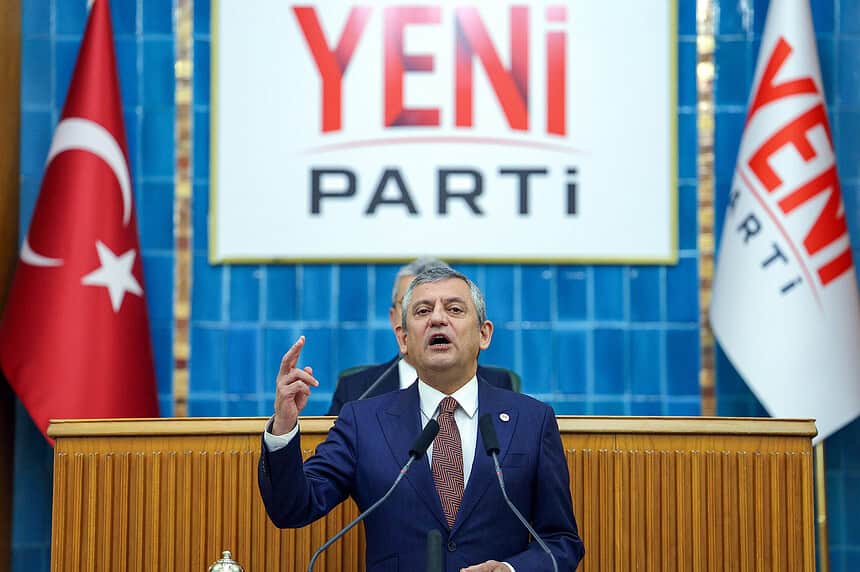 YENİ Parti Lideri Özgür Özel'den Fon Vurgunu, Sel Felaketi ve Halk TV Açıklaması!