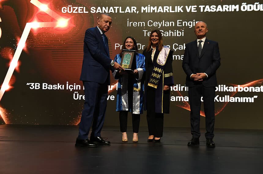 Kocaeli Üniversitesi'ne Cumhurbaşkanlığı Külliyesi'nde YÖK 2026 Üstün Başarı Ödülü!