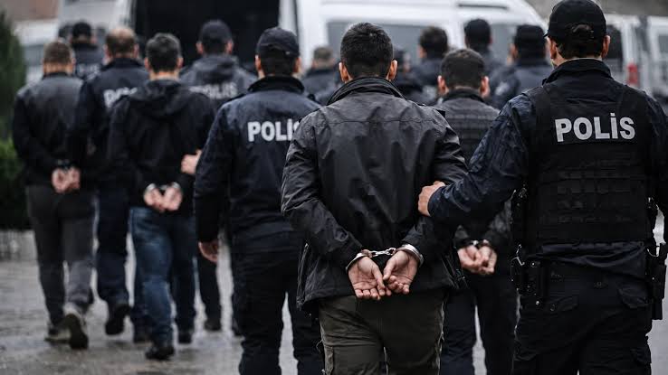 Yasa Dışı Bahis ve Dolandırıcılık Mesajlarına Yönelik Operasyonda 17 Şüpheli Tutuklandı