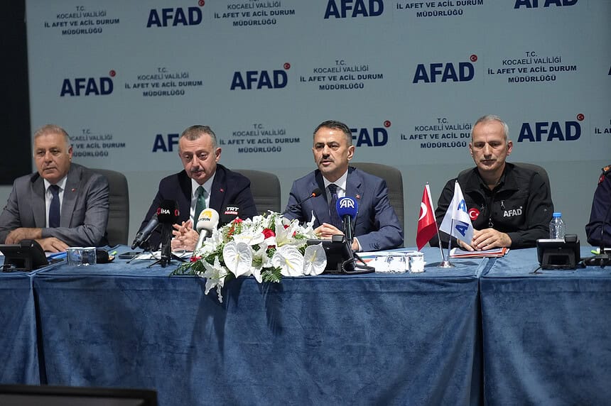 Kocaeli Valisi İlhami Aktaş Hasar Ve Kurtarma Bilançosunu Paylaştı!
