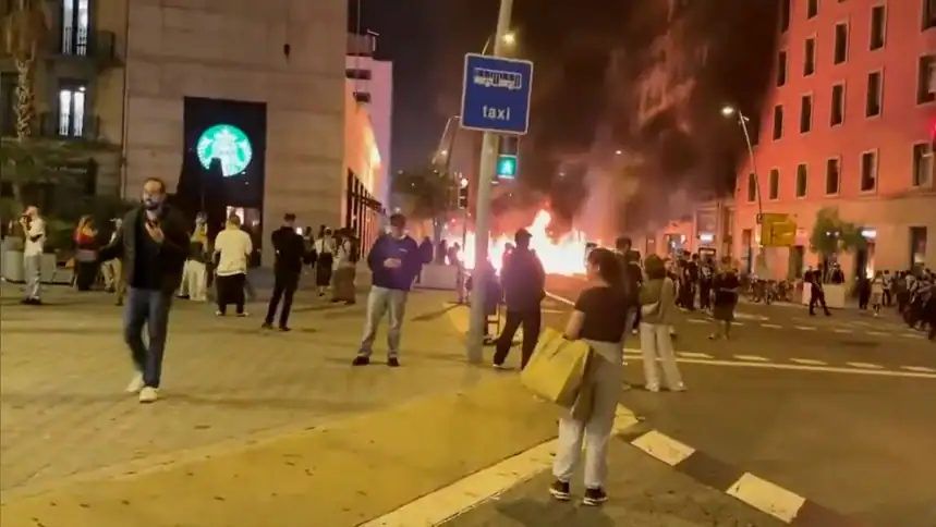Barcelona'da Konut Protestosu Ateşe Döndü: 30 Polis Yaralandı