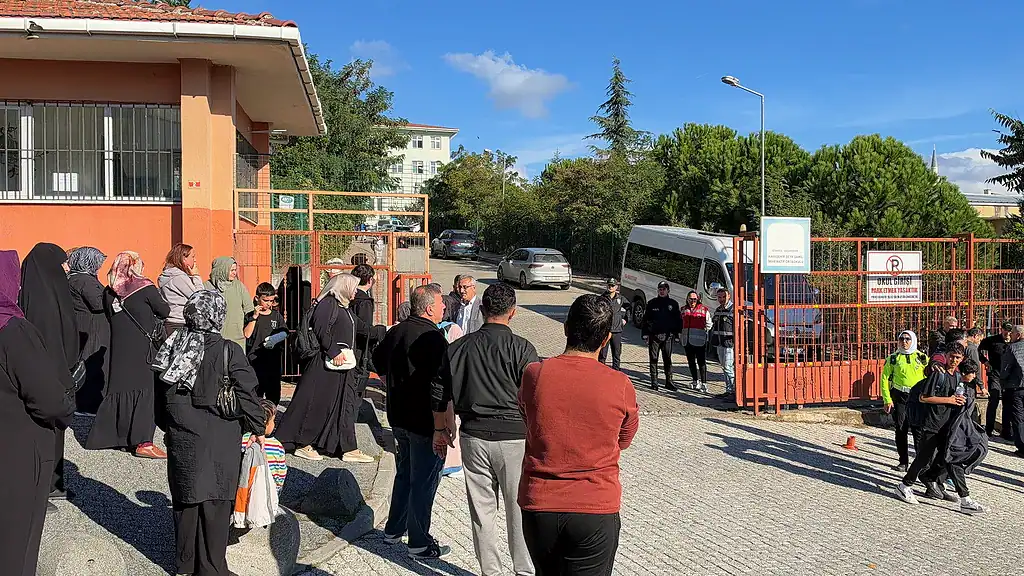 Başakşehir'de Lise Öğrencisi Eski Okulunda 6 Öğrenciyi Bıçakladı