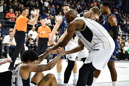 Çayırova, Fenerbahçe'yi Gallinat'ın 20 Sayısıyla Zorladı: 100-85