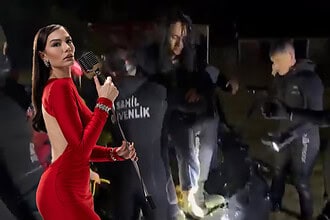 Oyuncu Demet Özdemir Sarıyer'deki Sel Felaketinde Mahsur Kaldı! Ekipler Botla Kurtardı!