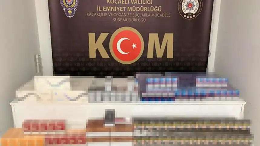 Derince'de Araçta 1410 Paket Kaçak Sigara Ele Geçirildi: 1 Gözaltı