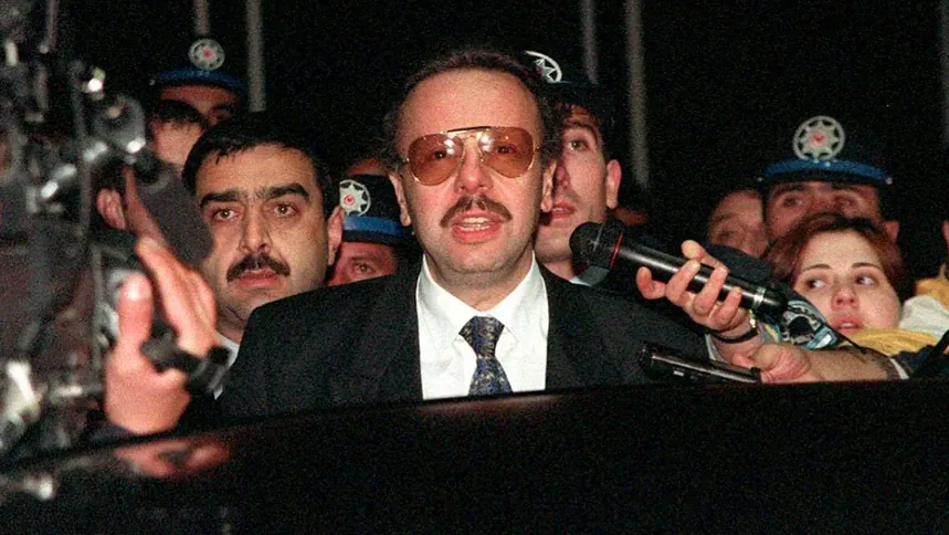 Eski Bakan Denizolgun’un Şüpheli Ölümünde Yalancı Tanıklık Davası Başlıyor: Tutuklu Doktor İlk Kez Hakim Karşısında