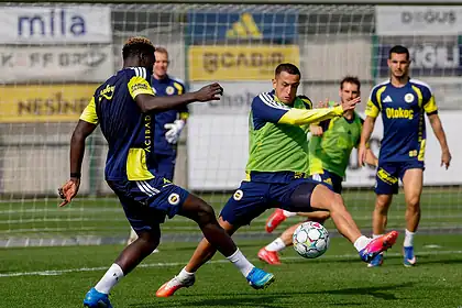 Fenerbahçe, Aston Villa Deplasmanı İçin Hazırlıklarını Sürdürdü