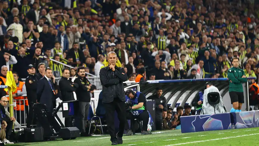 Fenerbahçe’de Taraftar Ayaklandı: Tribünler İsmail Kartal’a "İstifa" Tezahüratları Yaptı