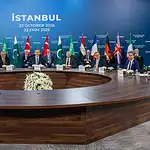 Fidan R4+E3 Bakanlarıyla İstanbul’da Aile Fotoğrafında Poz Verdi