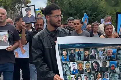 Filo Jet Faciasında Aileler Girne Limanı'na Yürüdü: "Katil Filo Hesap Verecek"