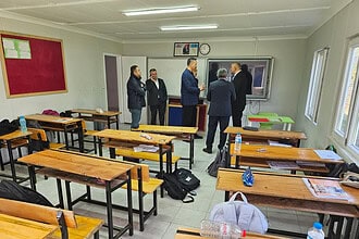 Yıkım Kararı Verilen Okulda Eğitime Engel Yok: Gölcük'te Çözüm Prefabrik Derslik Oldu!