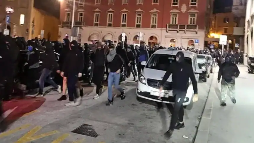 Hajduk Taraftarı Ajax Taraftarına Saldırdı: Split'te 57 Gözaltı