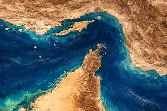 Hürmüz Boğazı'nda Tankere Mühimmat İsabet Etti: Gemide Yangın Çıktı