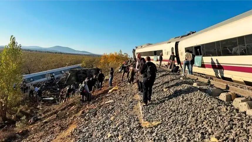İspanya Tren Kazası Ön Raporı Açıklandı: AVE Treninin Hızı Saatte 160-200 Kilometreydi