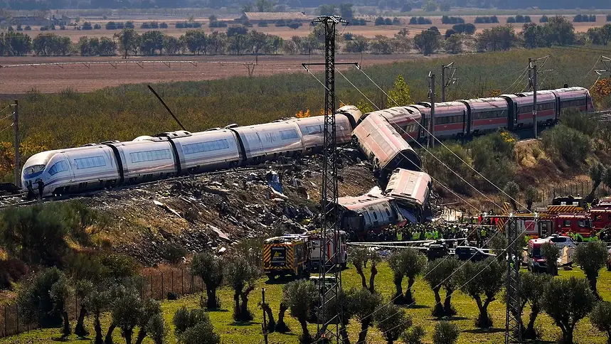 İspanya Tren Kazasında Sorumsuzluk Telsiz Kayıtlarında: İhmal 68 Can Aldı