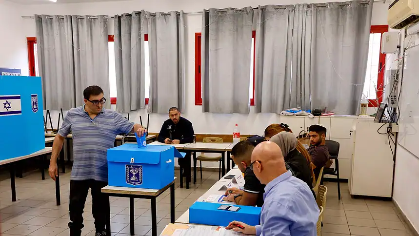 İsrail Savaş Sonrası İlk Seçimi İçin Sandık Başında: Netanyahu ile Eisenkot Başa Baş Yarışıyor