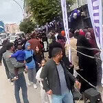 Darıca’da İndirim İzdihamı Trafiği Kilitledi: Zabıta Kepenk Kapattı!