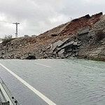 Kandıra İzmit Yolu Toprak Kayması Nedeniyle Kapandı: Sürücüler İçin Yeni Güzergah Belirlendi!