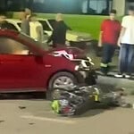 Kartepe'de Trafik Kazası: Çarpışmanın Etkisiyle Havaya Savruldu! Kaza Anı Kameralara Yansıdı!