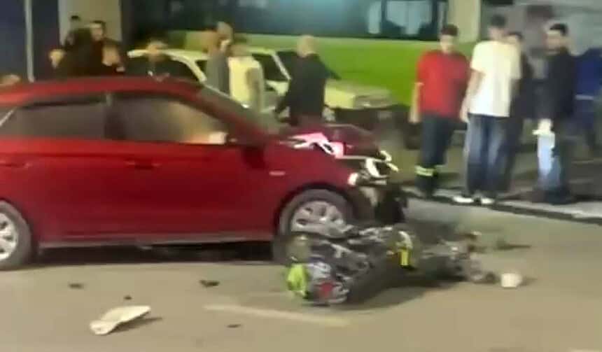 Kartepe'de Trafik Kazası: Çarpışmanın Etkisiyle Havaya Savruldu! Kaza Anı Kameralara Yansıdı!