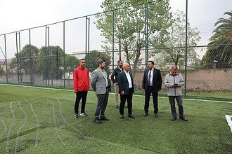 Körfez Belediye Başkanı Şener Söğüt’ten Okullara Spor Yatırımı: 2 Okula Halı Saha Kazandırılıyor!